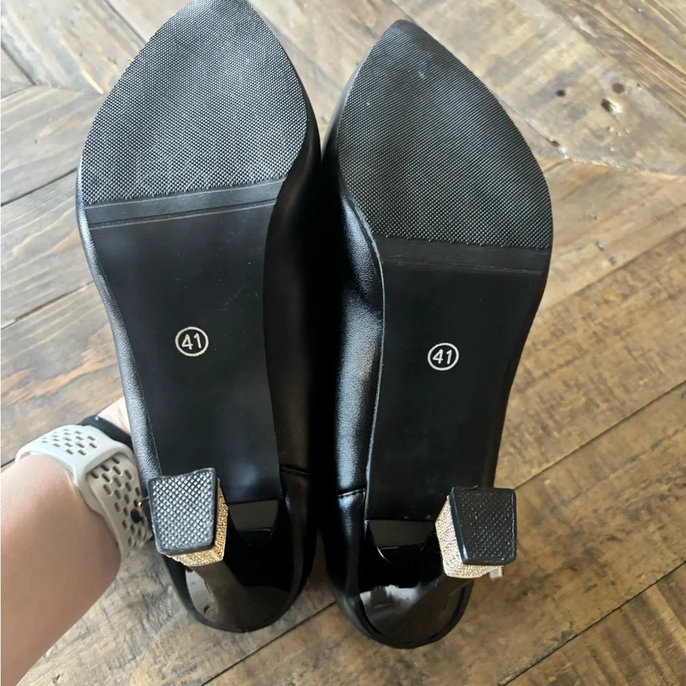 Black Pointed-Toe T-Strap Flats‎ with White Piping